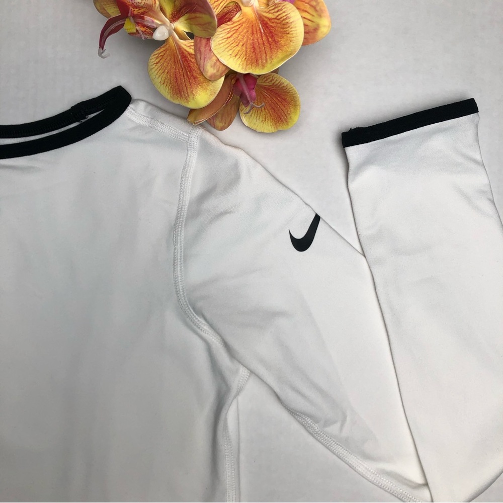 Nike Pro Girl’s Crew Neck Dri-Fit Therma Long Sleeve Shirt - Picture 3 of 5